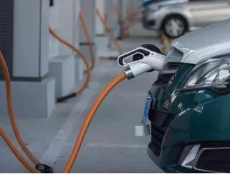 連續漲價仍一車難求 現在買新能源汽車要多等兩三個月