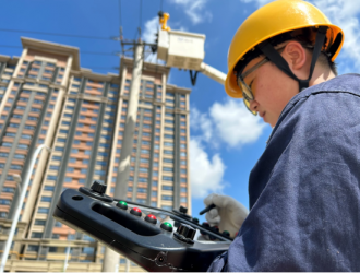 配網帶電作業機器人在黑龍江電網“首秀”